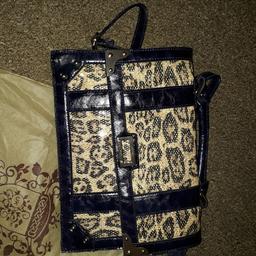 Moda black and leopard skin effect handbag
Measures 12" x 8" pockets inside for phone etc.
Unwanted gift - not my style