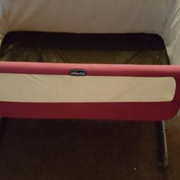 Excellent condition.
3 height settings to attach to bed or can stand alone with sides up.
Covers currently in the wash.
Collection only.