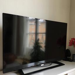 Selling 40 inch Philips TV in perfect condition. 

Bought at El Giganten for 3490kr (invoice can be shared) in July 2015.

Model: 40PFT4100/12. 

TV comes with an additional Google Chromecast (original price: 399kr)