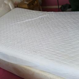 Electric double bed cool max memory foam mattress very good condition kept very clean alway had mattress proctect on...  Head rises to sit up fully or to ur comfort level feet rises to ur leavel of comfort Hardly used as was kept in spare room Cost £2500 new looking for offers around £280 ono