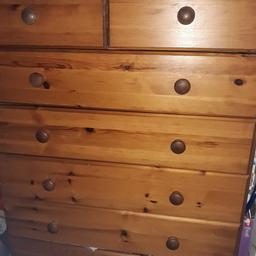 5 large and 2 small drawers. Good condition. A few scuffs on top but nothing major and all drawers work fine