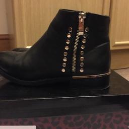 Ladies- Gorgeous boots , worn once .