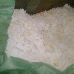 Selling 22kg of Organic Soya Wax Flakes. They can be used to make natural organic hand/body creams as well as candles that does not give out fumes or black soot like the normal petroleum candles do. Organic Soy Wax actually clean the air in the room.
They can also be melted and used as natural furniture and floor polish.