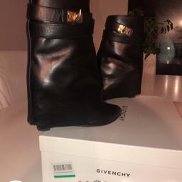 Vendo bellissimi stivali Givenchy 38 ma calza un po’ meno assolutamente originali colore nero