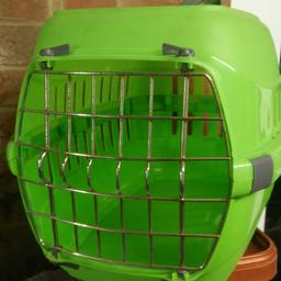 Pet carrier, suitable for rabbits, Guinea pigs, kittens, cats. Just sat in garage no longer needed.