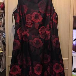 Floral Jacquard, beautiful, fully lined, inset zip for great fitting, never worn.