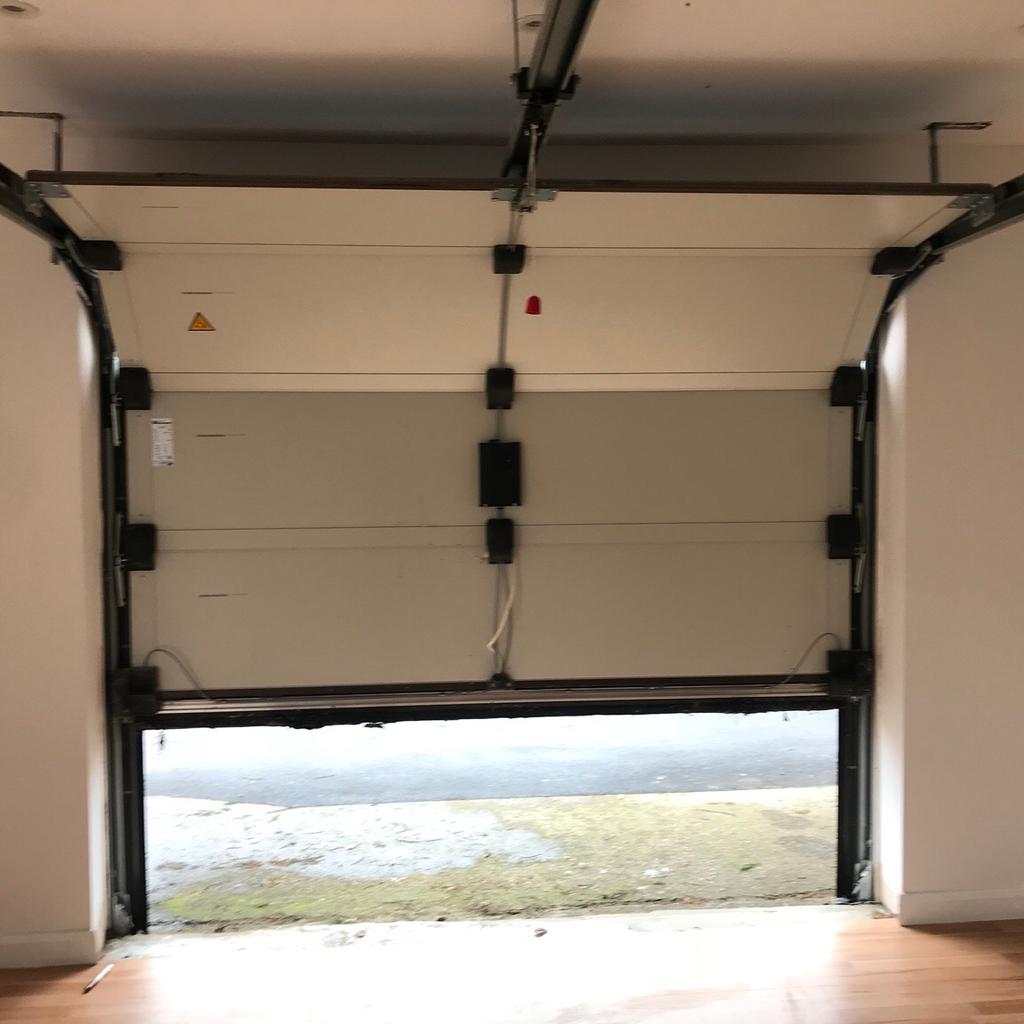 Everest Electric Garage Door in HA4 Hillingdon for £100.00 for sale