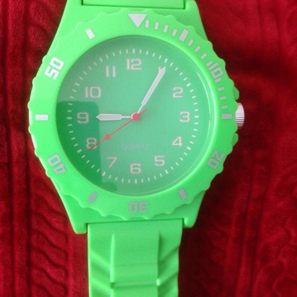 3 Feet Long Large Green Wrist Watch Clock in as new condition.
Ideal for Children's Bedroom....£5
Cash on collection Only
Collection Within 48 Hours or Will Re-List