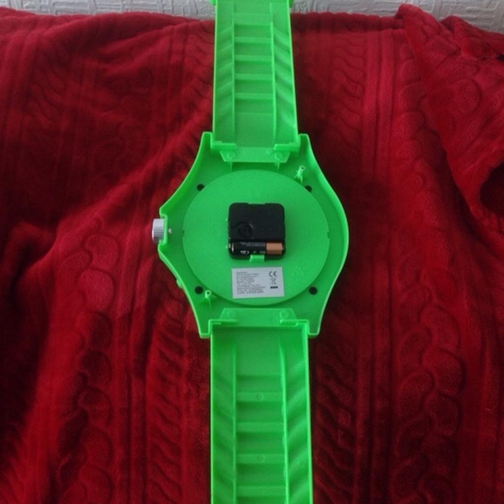 3 Feet Long Large Green Wrist Watch Clock in as new condition.
Ideal for Children's Bedroom....£5
Cash on collection Only
Collection Within 48 Hours or Will Re-List