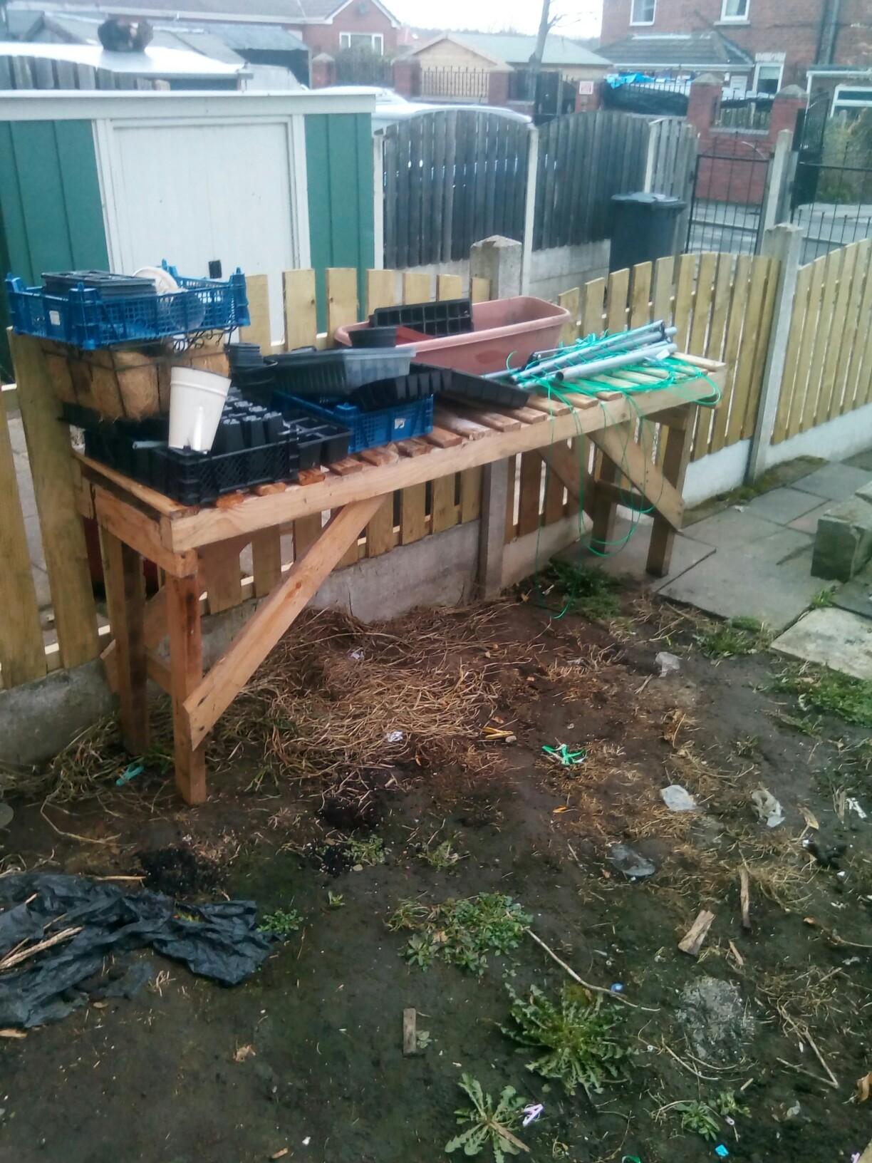 Greenhouse staging and pots. in Barnsley for £20.00 for sale Shpock