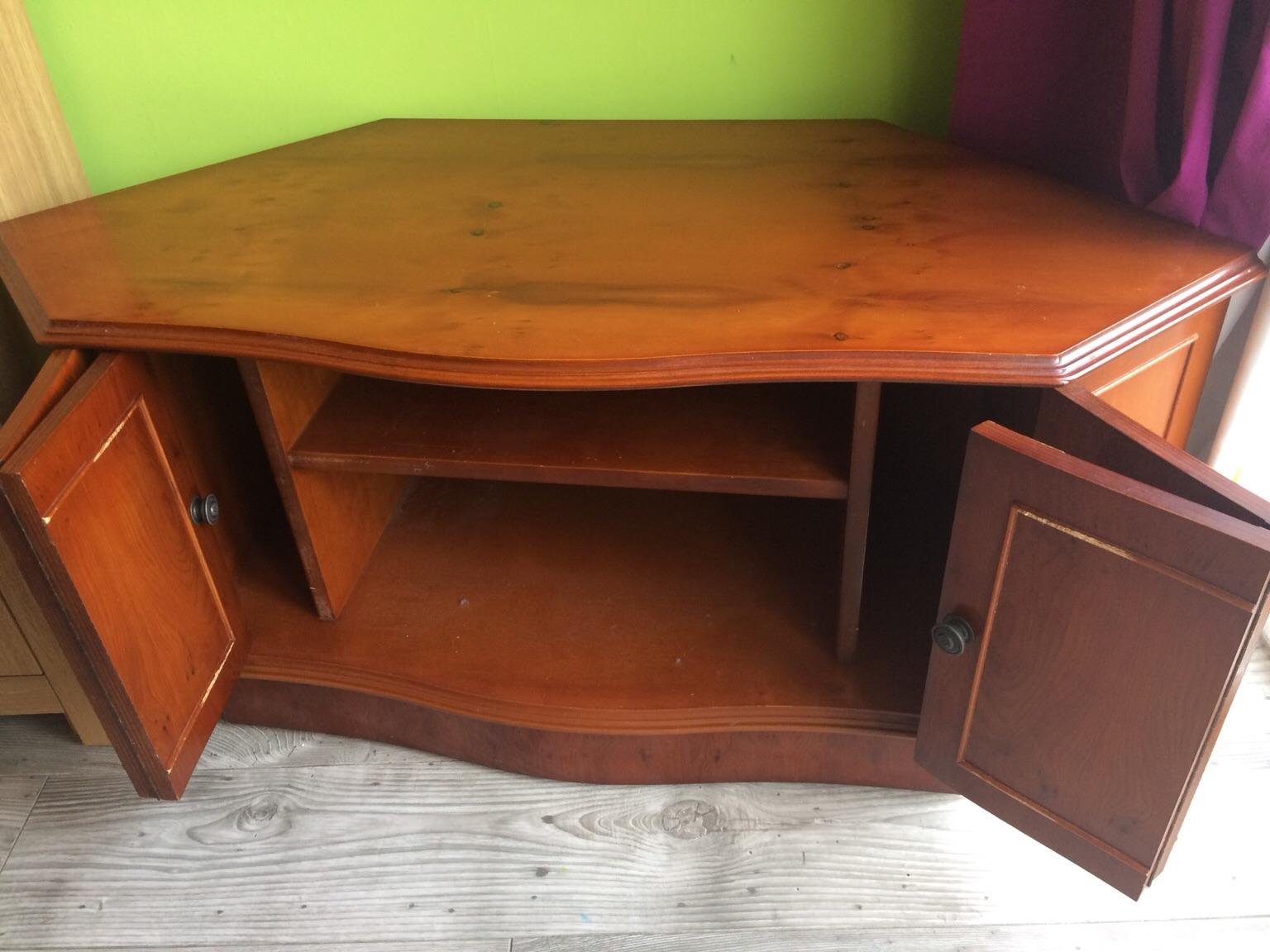 Antique Yew wood corner tv stand for sale! in DH3 Gateshead for £85.00