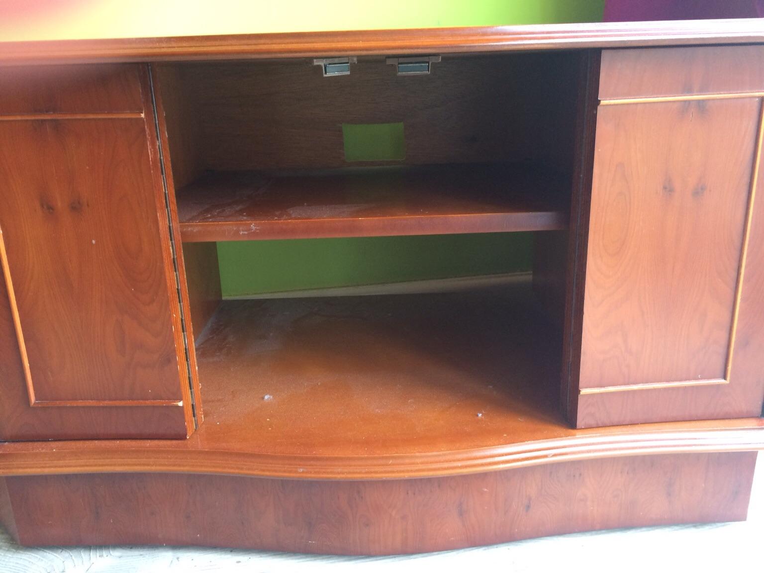 Antique Yew wood corner tv stand for sale! in DH3 Gateshead for £85.00