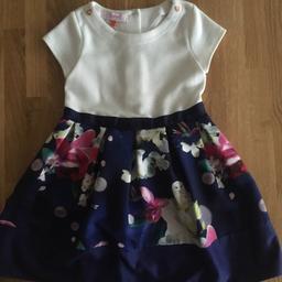Pretty, floral girl’s Ted Baker dress with detailed heart shape buttons. Age 4-5 years. 

This has been worn a few times. Please note the top half of the dress has slight bobbling as shown in the images.

From a smoke & pet free home.