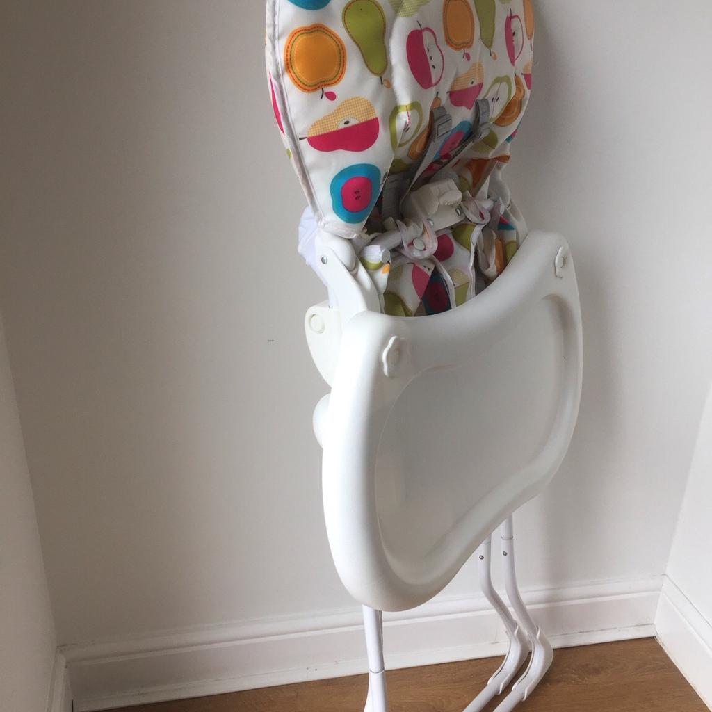 GRACO FRUIT SALAD FOLDING HIGH CHAIR in SS13 Basildon for 10.00