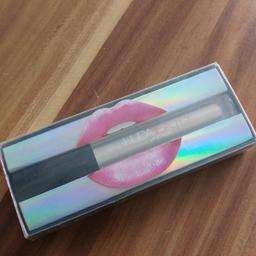 Verkaufe meinen neuen und ungebrauchten huda beauty Lip Strobe in der Farbe enchanting

-) versehentlich doppelt gekauft, einer darf ausziehen
-) neu und ungebraucht
-) lipgloss- trocknet nicht matt
