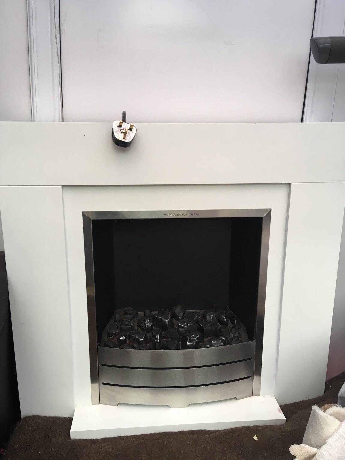 Freestanding electric fireplace with surround in DE22 Derby für 15,00