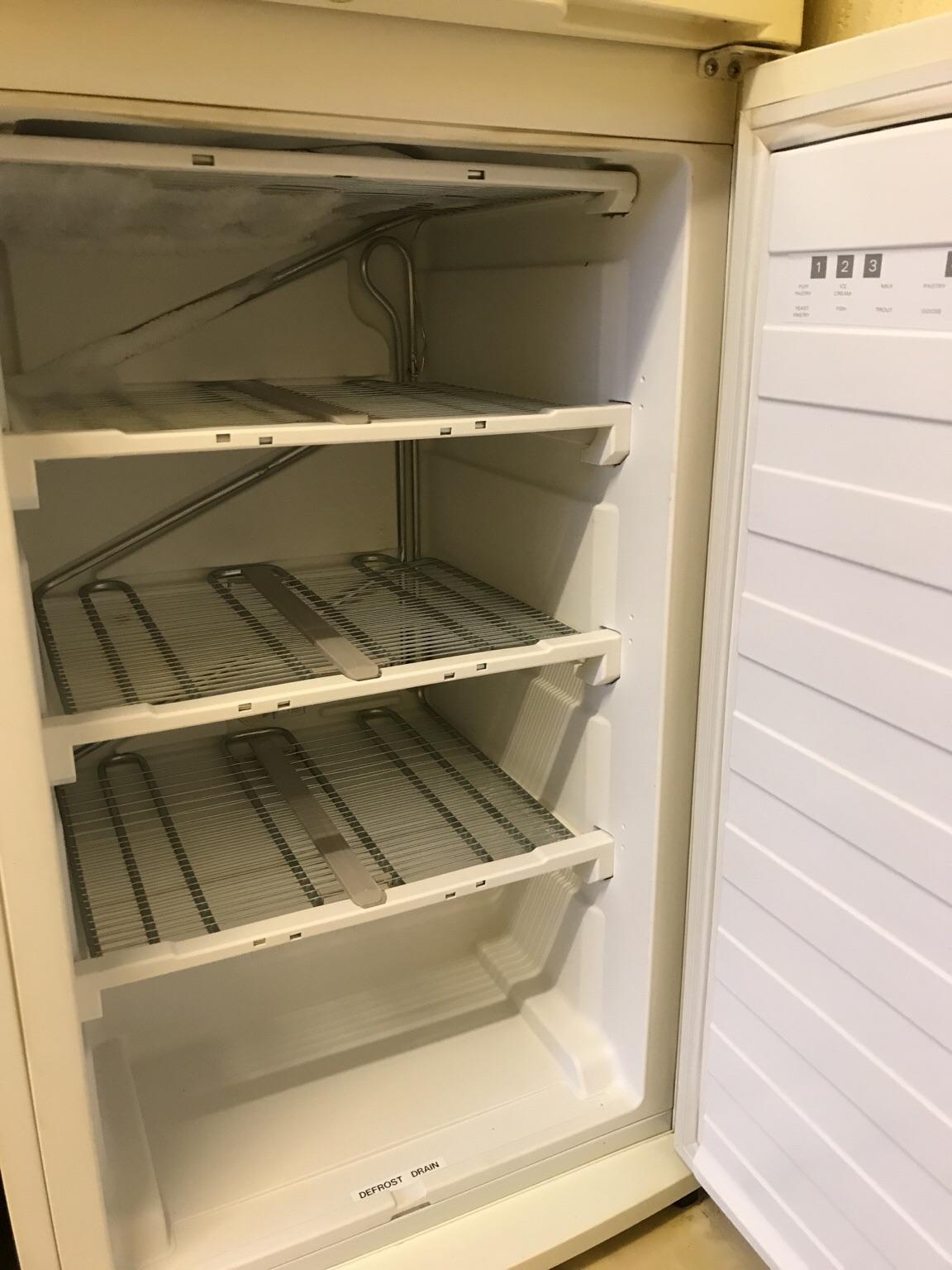 Fridge freezer / tall in CH63 Wirral für 20,00 £ zum Verkauf Shpock DE