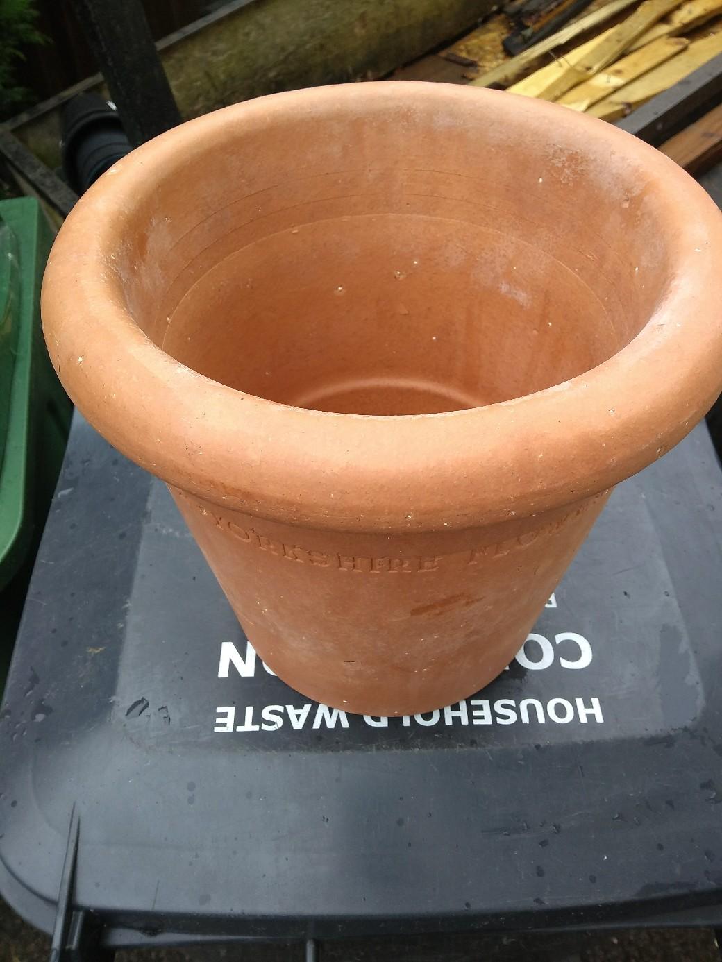 Terracotta Yorkshire plant pots, frost proof in LE12 Charnwood für 12