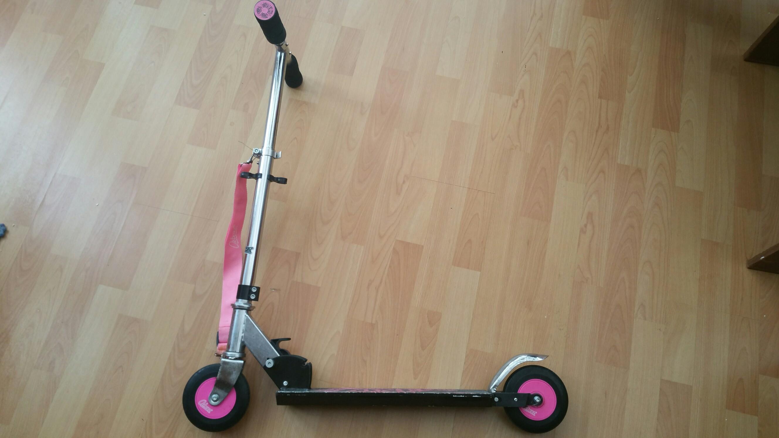 Ozbozz Scooter in London Borough of Bexley für 5,00 £ zum Verkauf