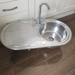 Second hand but in good condition comes with mixer tap.