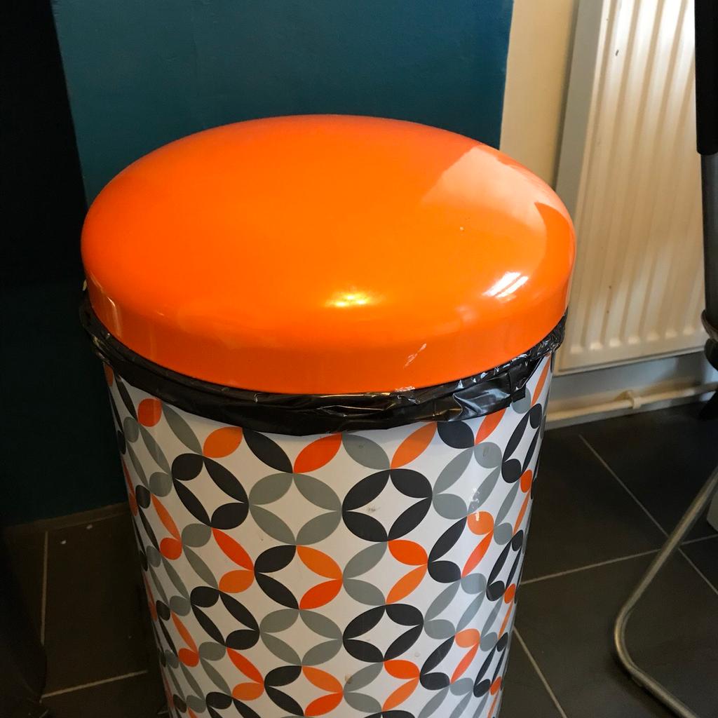 Dunelm Mill geometric Orla Kiely style bin in N2 für £ 10,00 zum