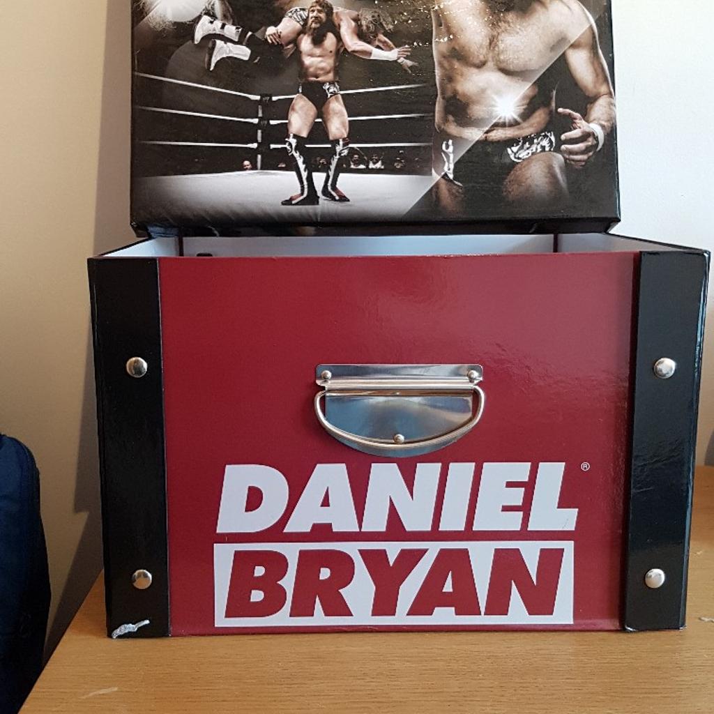2 WWE Storage boxes in Dartford für £ 5,00 zum Verkauf Shpock AT