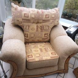Free single armchairs..
these have been kept in my friends conservatory and the thread has come away due to sunlight but doesn't affect the use of chairs.
Nice pair 👍thanks for looking 👍👍