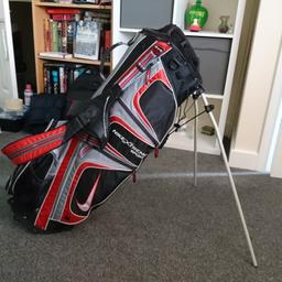 Nike xtreme sport golf bag in Black, Grey and Red. Is in good condition but does have a few signs of wear and tear. Has stands at the back and a shoulder strap to help carry, also has rain cover. Message me for interest 😊