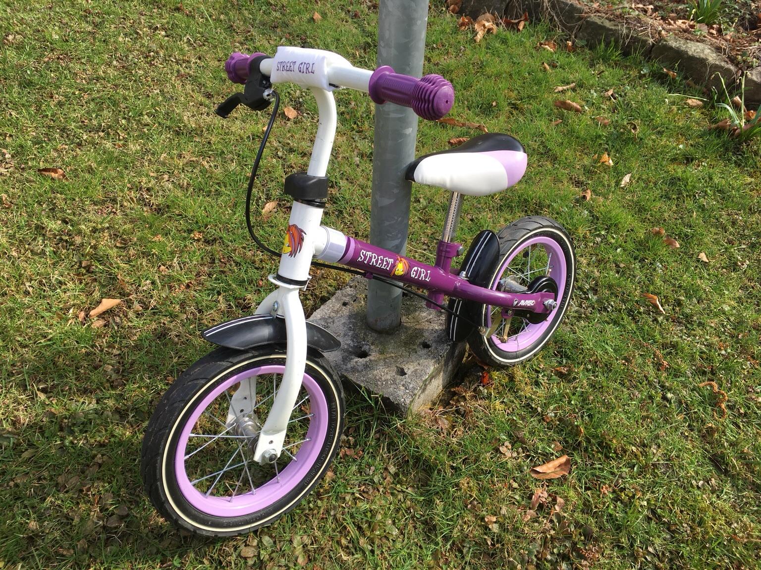 Avigo street girl store balance bike