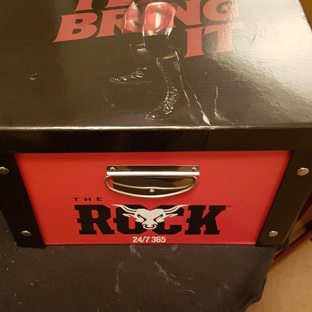 2 WWE Storage boxes in Dartford für £ 5,00 zum Verkauf Shpock AT