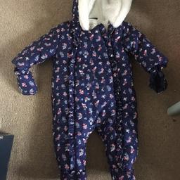 0-3 months baby girl all in one suit
Good condition