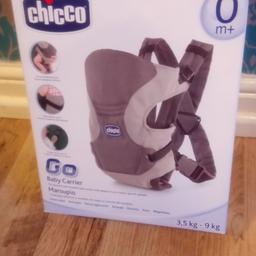 Immaculate chicco baby carrier with box and instructions.