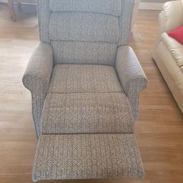 Brown flex Recliner chair immaculate condition, Used little