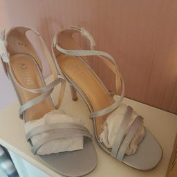 Silver. Never worn - bought as bridesmaid shoes but bride changed her mind.

Smoke free and pet free home.