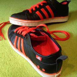 Adidas / OrthoLite schwarz / orange in Gr. 38 
Leider nur einmal getragen ( sind mir zu groß )
Versand bei Kostenübernahme