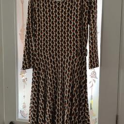 Smart/ casual ,3/4 sleeved, skater lined dress. Ideal for causal or evening wear. Very good condition. Size: Euro L.