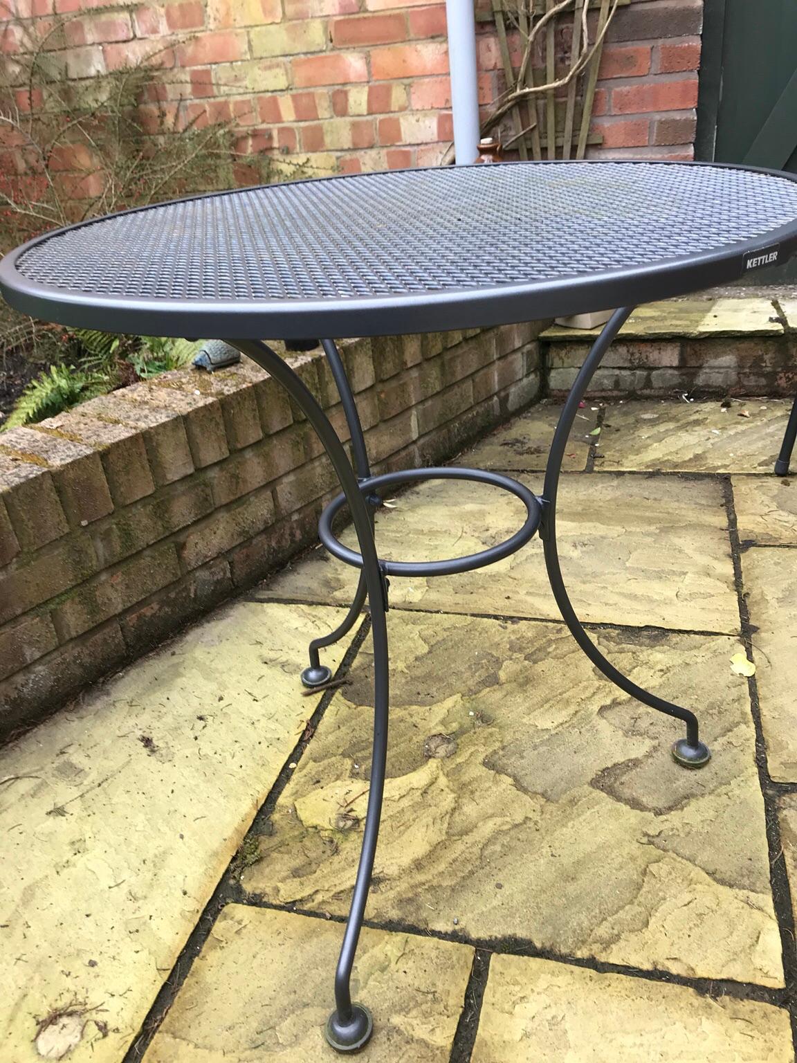 Kettler 70cm round mesh patio table in Stretton für 50,00 £ zum Verkauf