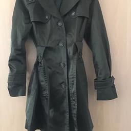 Jessica Simpson Brand Trench Coat

Dark Khaki Colour

Size Medium. Would fit 12/14

Excellent Condition

Hardly worn. Comes from smoke and pet free house.