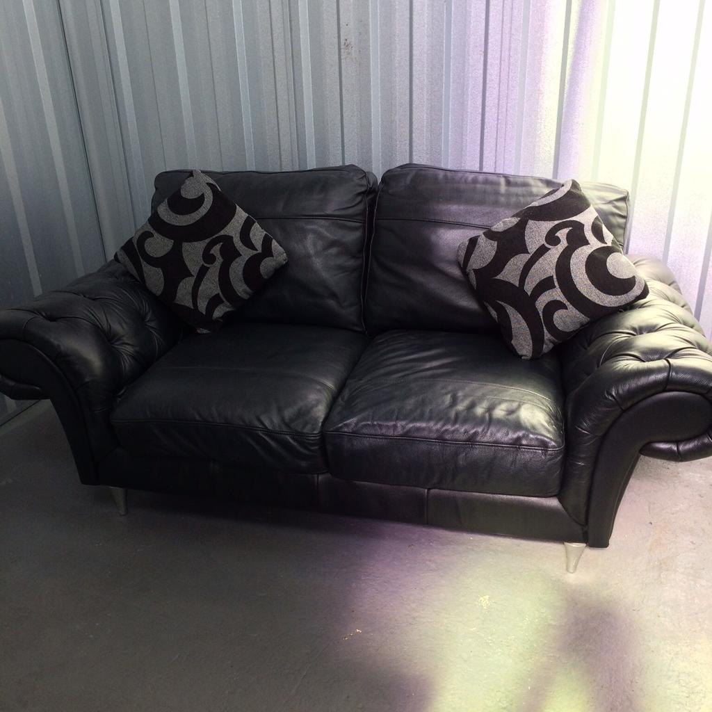 3 seater and 2 seater Black Leather Sofas in Wigan für 275,00 £ zum