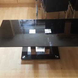 Heavy good quality glass coffee table, odd surface scratches as to be expected but overall good condition. 

REDUCED PRICE.

COLLECTION ONLY.

Measure
47" long
27" wide
17" high