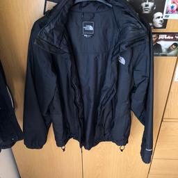 Vendo giacca primaverile/autunnale non imbottita North Face nera. taglia S (vestibilità abbondante)
