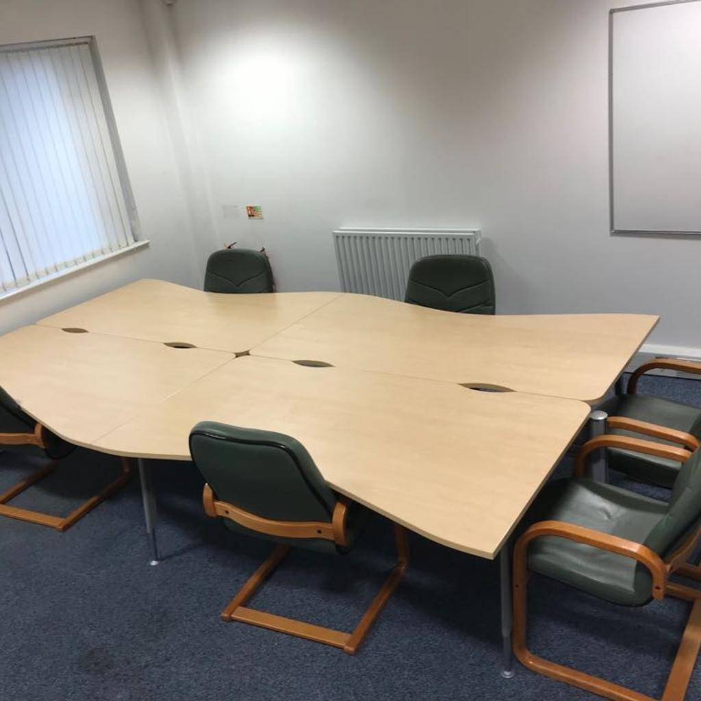 Large office desks and meeting room table in L15 Liverpool für £ 1,00