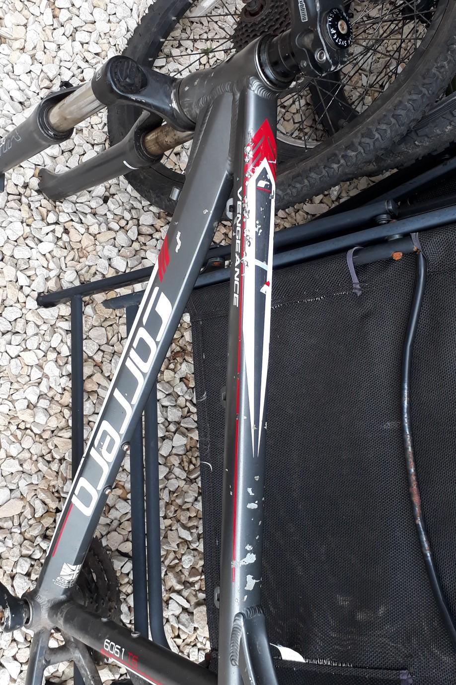 how to raise handlebars on carrera vengeance
