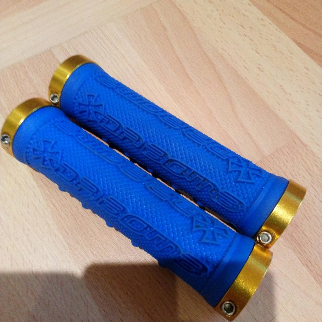 Mountain bike grips in TF2 Oakengates für £ 7,00 zum Verkauf Shpock AT