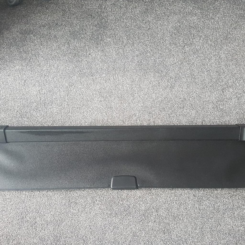 Insignia estate boot luggage cover in Rotherham for £80.00 for sale