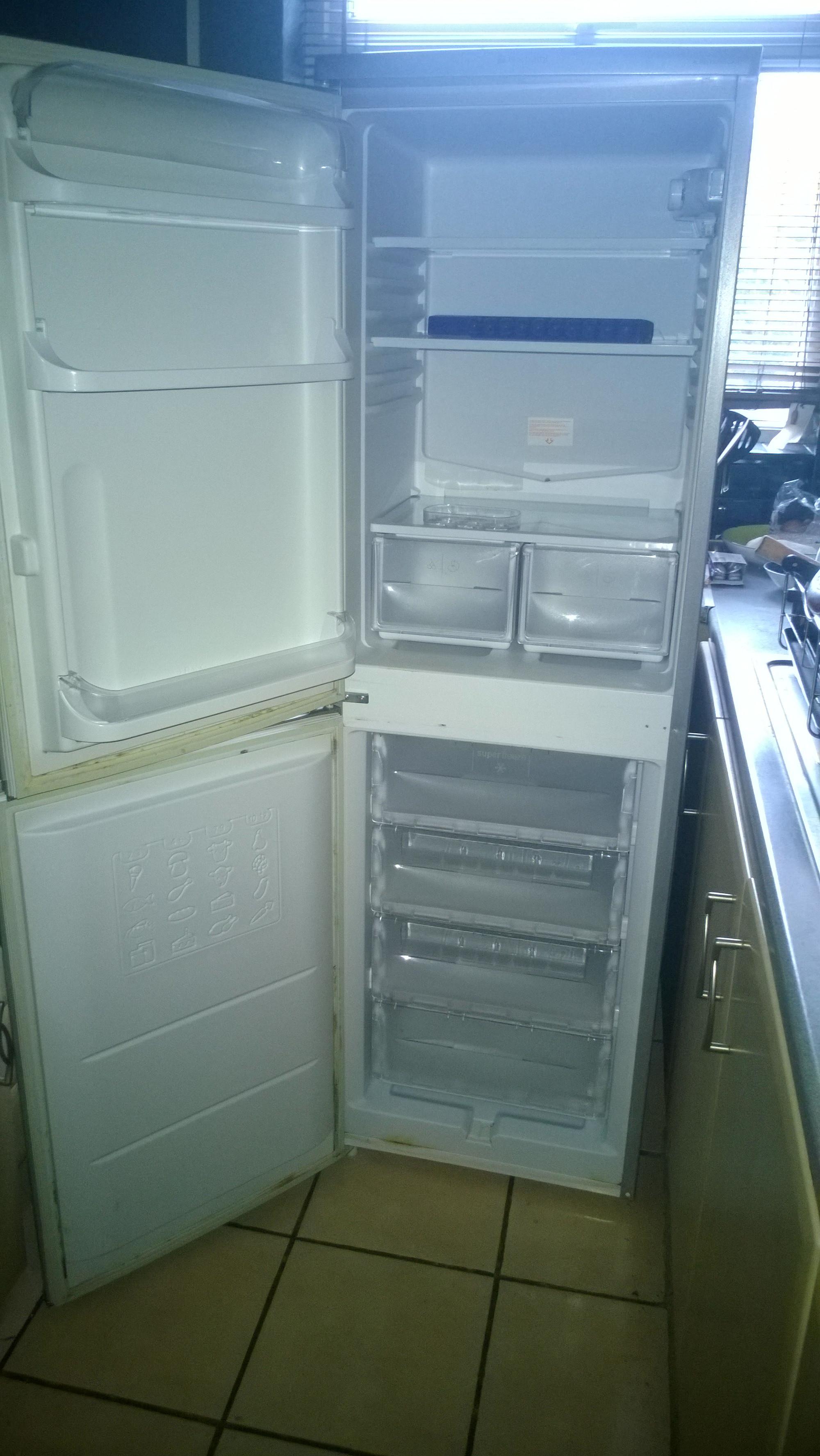 HOTPOINT ICED DIAMOND FRIDGE FREEZER GREY in BL9 Hollins for £70.00 for