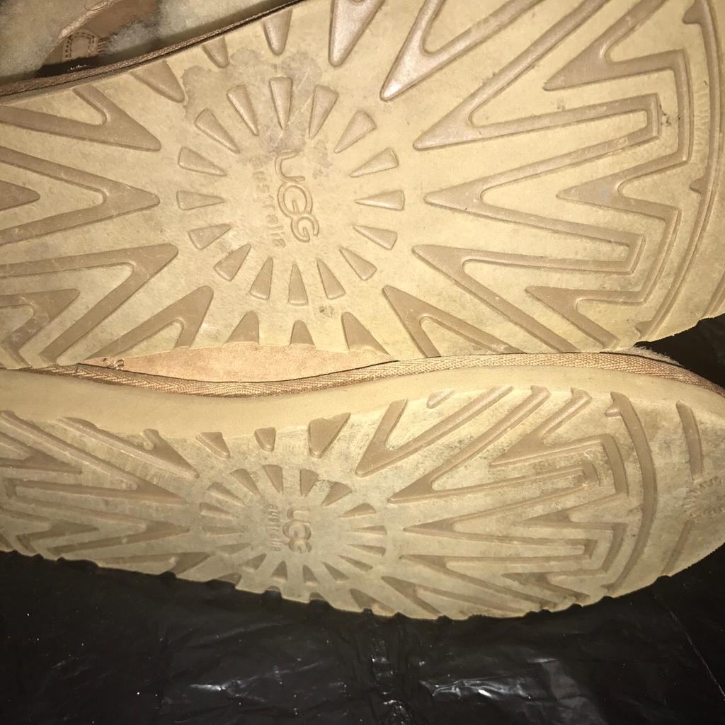 Genuine bailey buttons uggs chestnut suede in M21 Manchester für 35,00