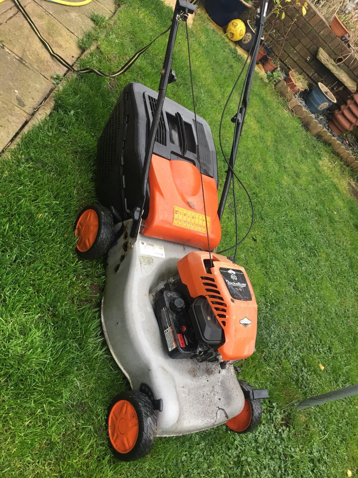 Flymo petrol lawn mower in London Borough of Bromley für 50,00 £ zum