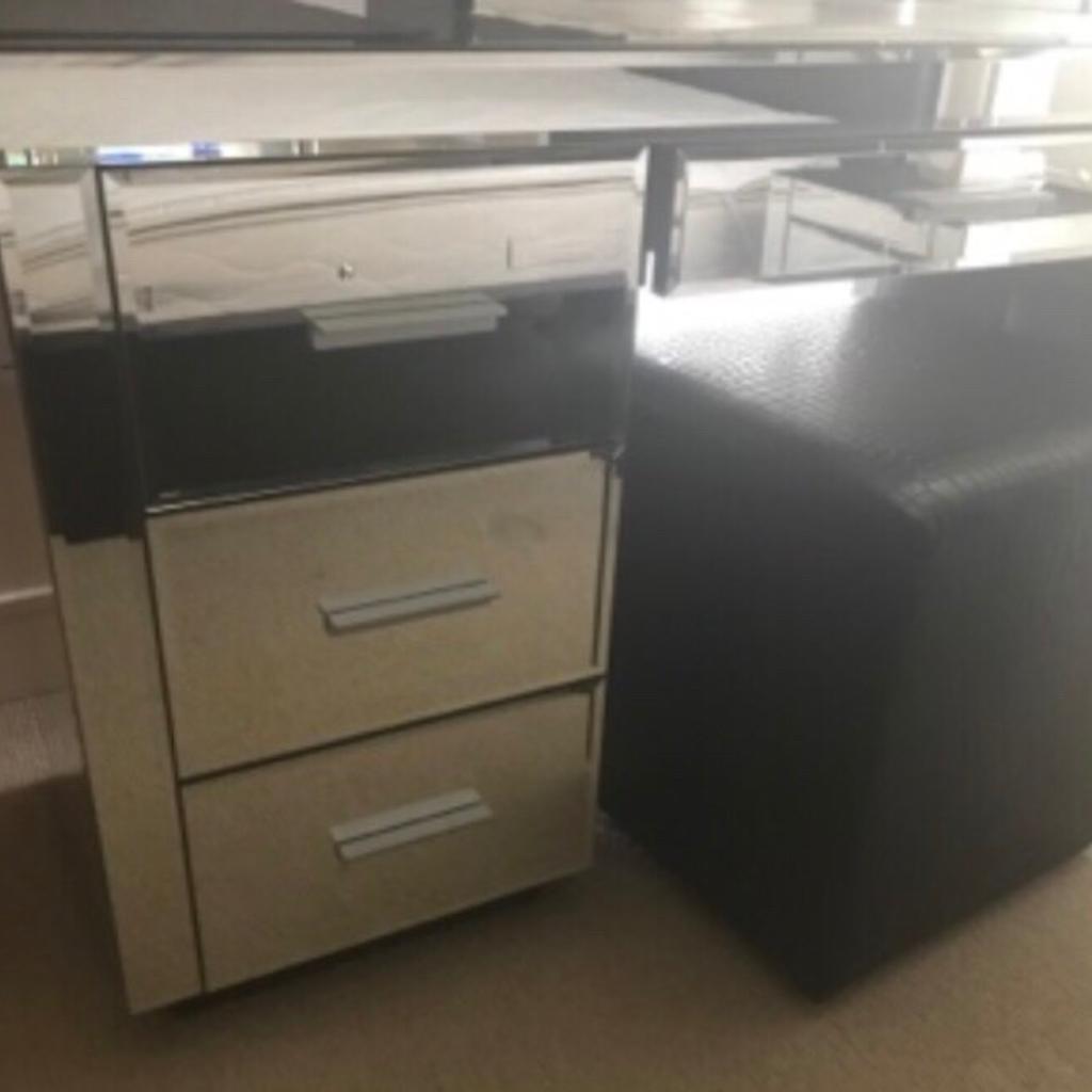 Mirrored Dressing Table in Slough for £150.00 for sale Shpock