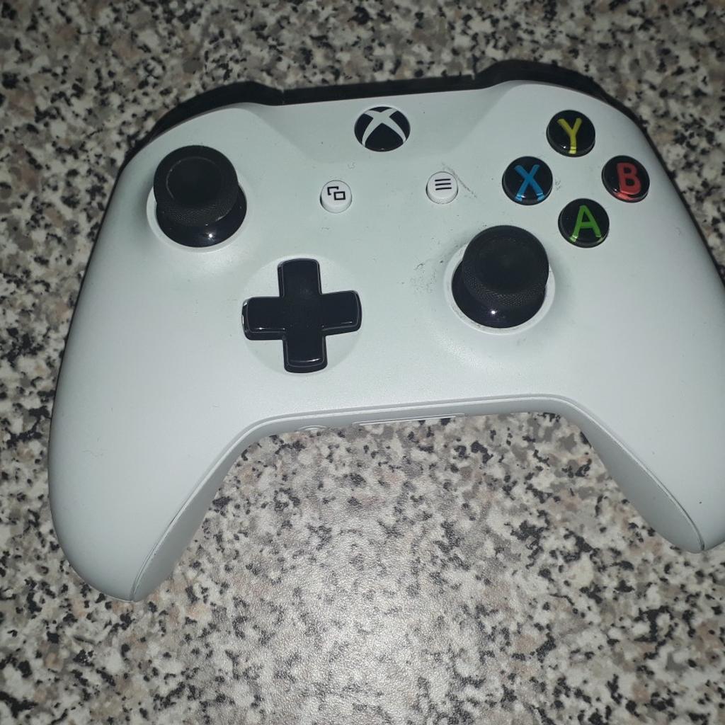 Xbox controller in London Borough of Barking and Dagenham für £ 5,00